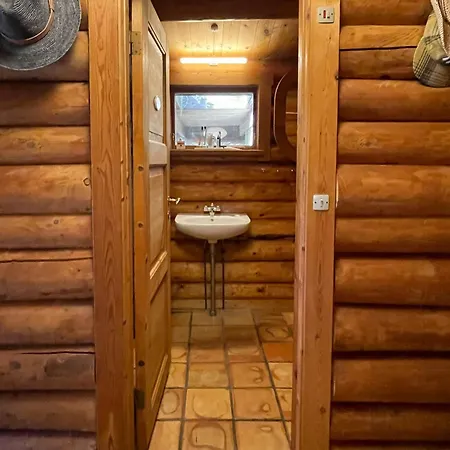 Holiday home Authentic Log Near Heatherhill