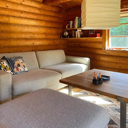 Authentic Log Near Heatherhill Vejby